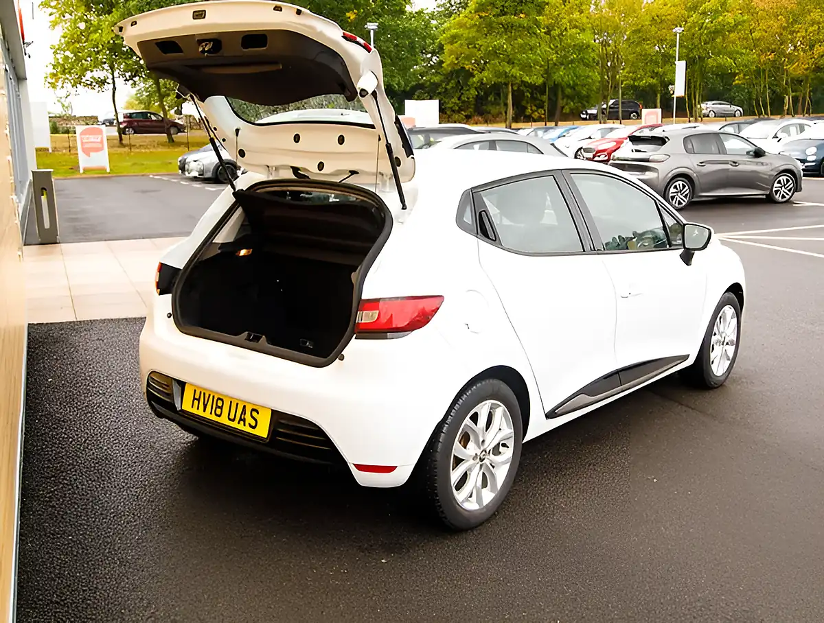 Used 2026 Renault Clio Dynamique Nav Glacier White - Interior and Exterior details 20
