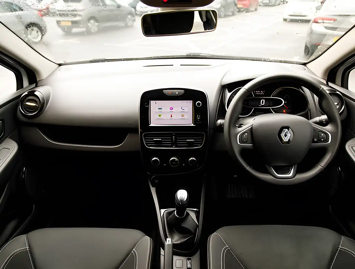 Used 2026 Renault Clio Dynamique Nav Glacier White - Interior and Exterior details 3