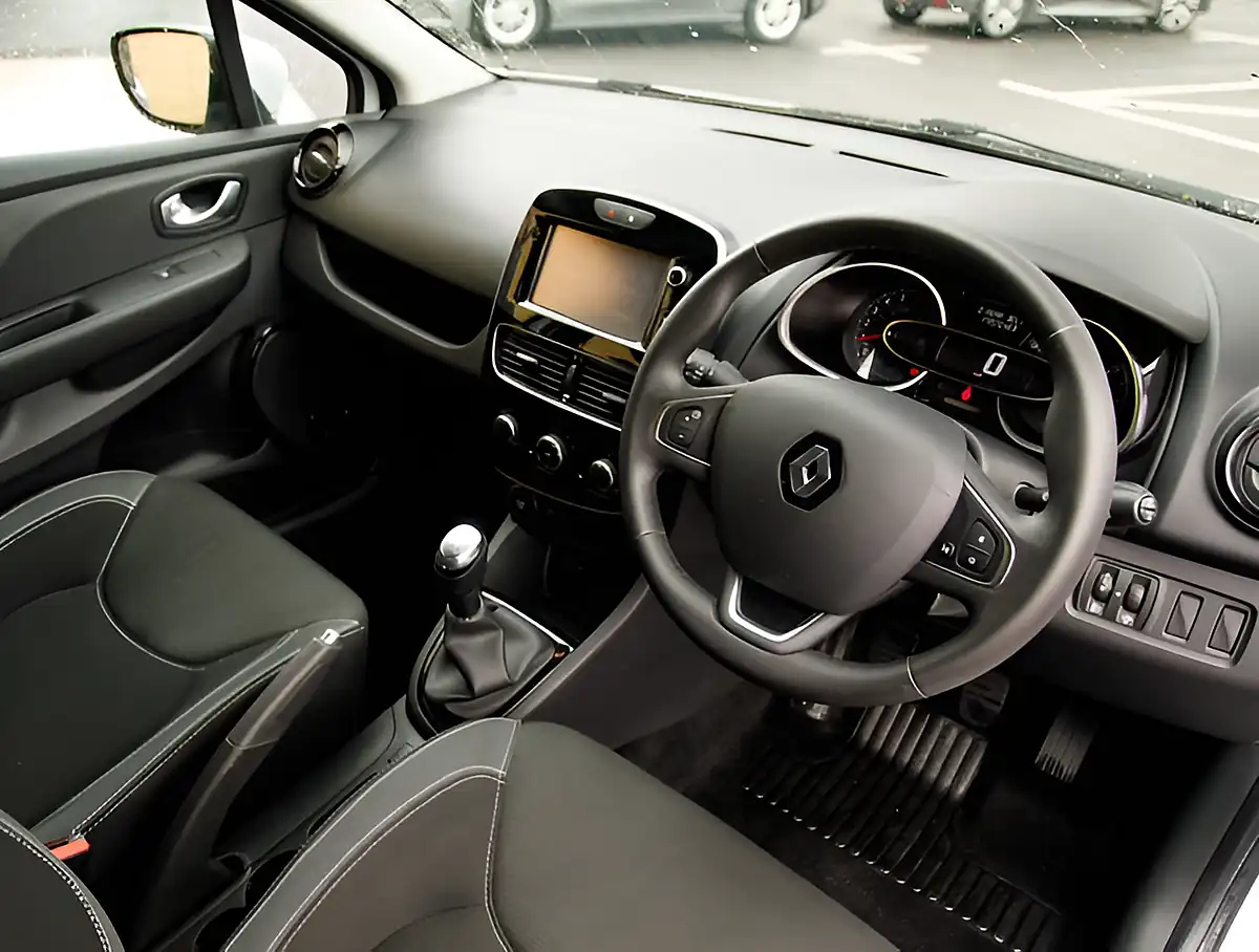 Used 2026 Renault Clio Dynamique Nav Glacier White - Interior and Exterior details 4