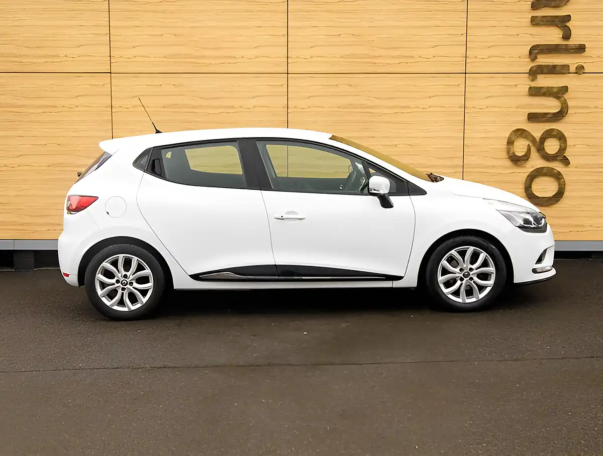 Used 2026 Renault Clio Dynamique Nav Glacier White - Interior and Exterior details 8