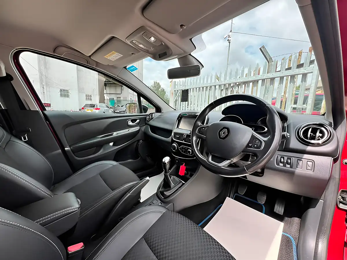 Used 2026 Renault Clio Dynamique S Nav Red - Interior and Exterior details 14