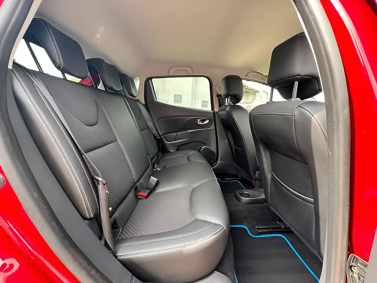 Used 2026 Renault Clio Dynamique S Nav Red - Interior and Exterior details 17