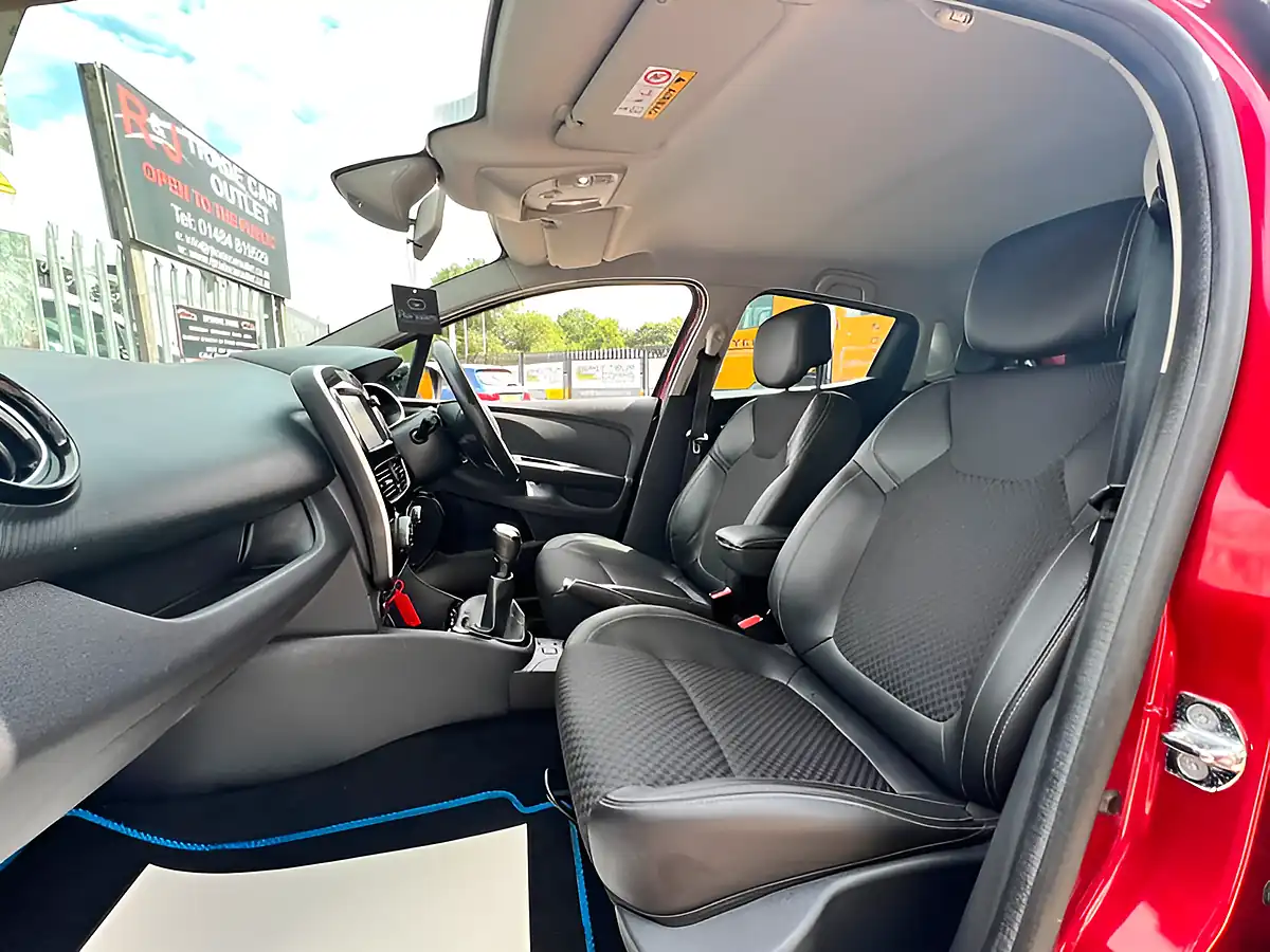 Used 2026 Renault Clio Dynamique S Nav Red - Interior and Exterior details 18