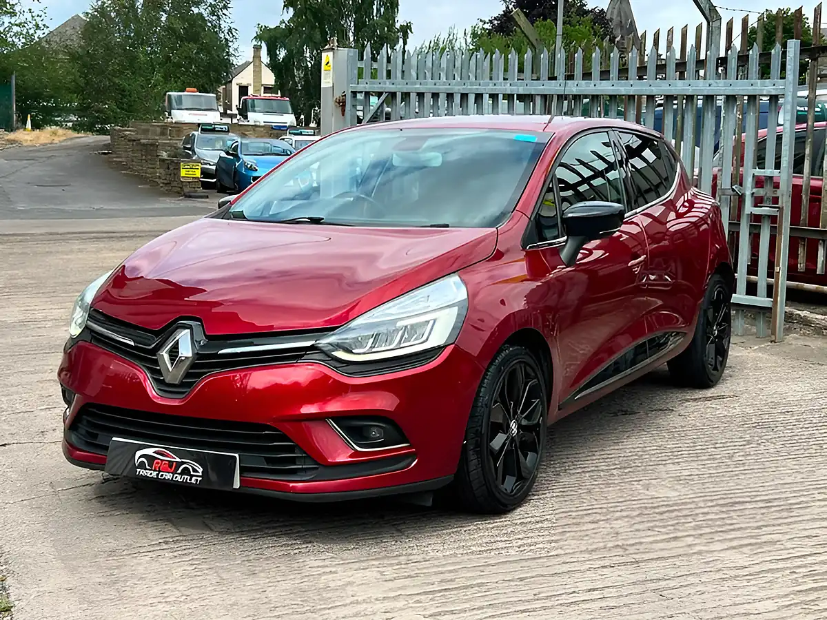 Used 2026 Renault Clio Dynamique S Nav Red - Interior and Exterior details 3