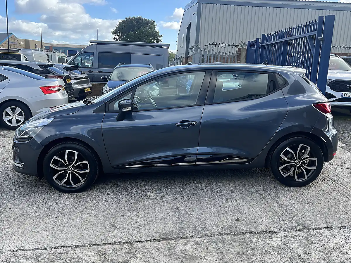 Used 2026 Renault Clio Play Titanium Grey Met - Interior and Exterior details 10