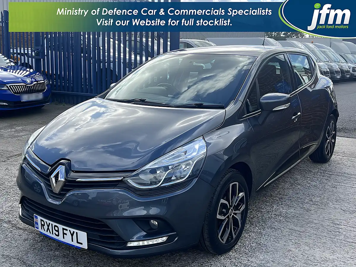 Used 2026 Renault Clio Play Titanium Grey Met - Interior and Exterior details 11