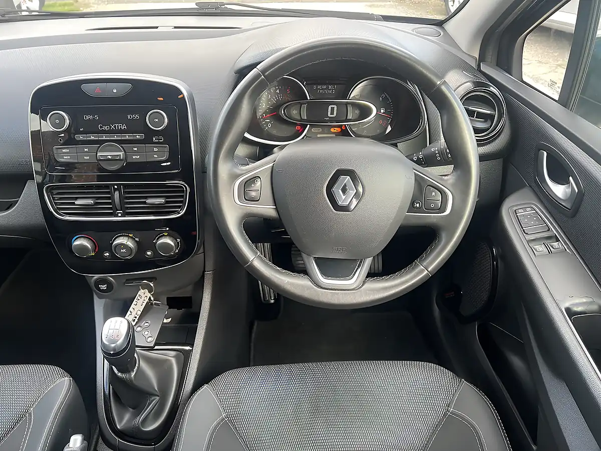 Used 2026 Renault Clio Play Titanium Grey Met - Interior and Exterior details 12
