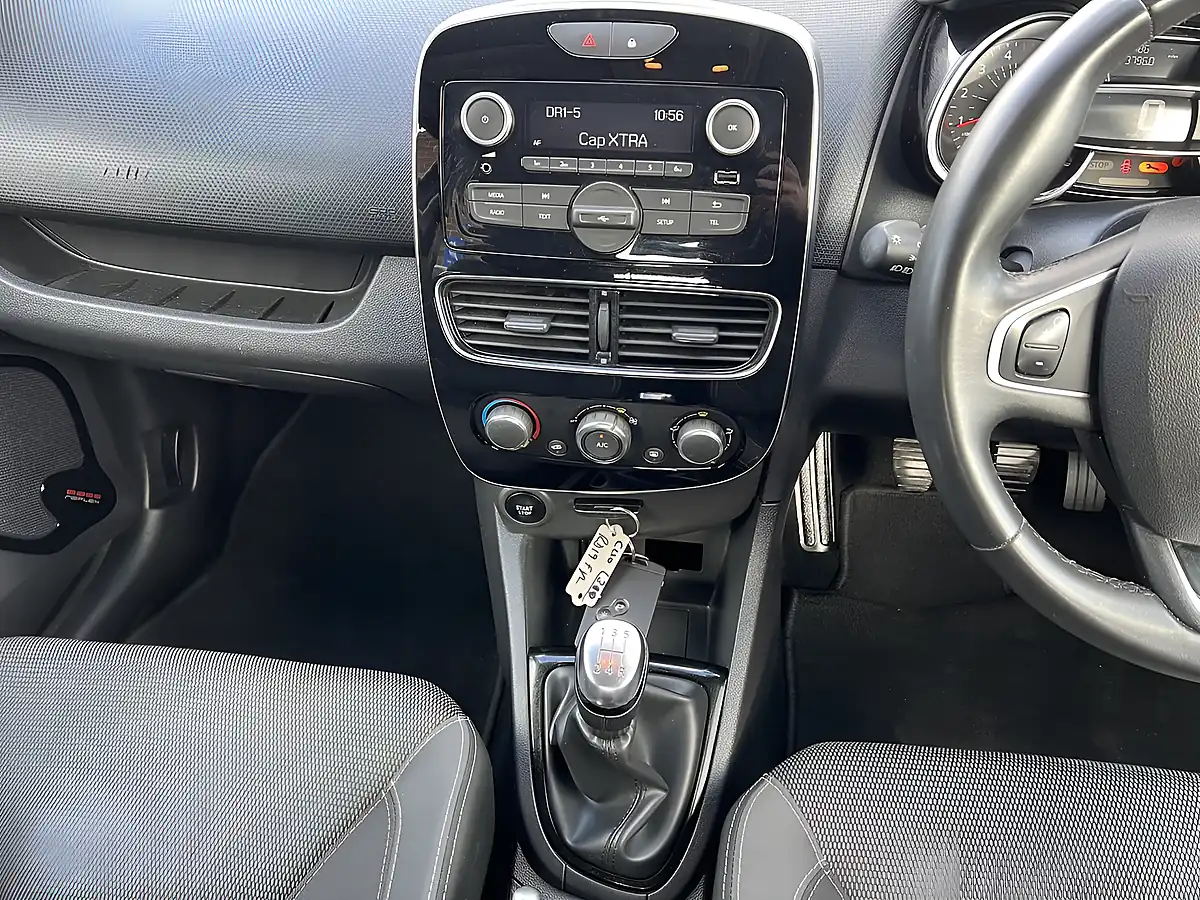 Used 2026 Renault Clio Play Titanium Grey Met - Interior and Exterior details 14
