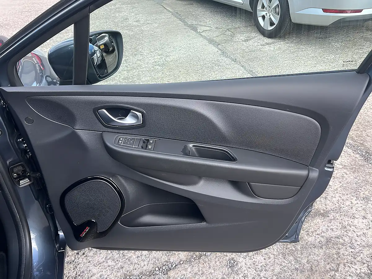 Used 2026 Renault Clio Play Titanium Grey Met - Interior and Exterior details 16