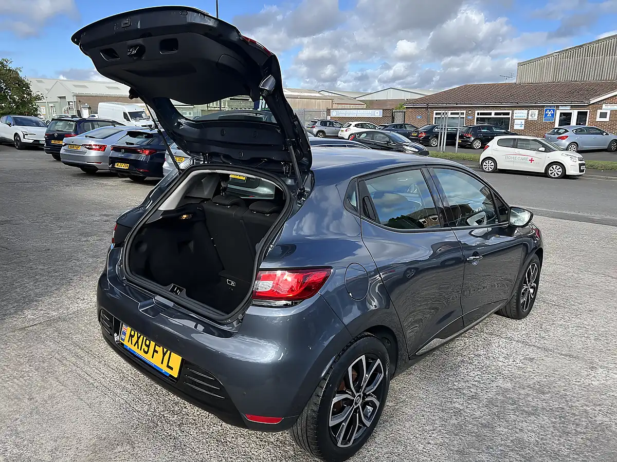 Used 2026 Renault Clio Play Titanium Grey Met - Interior and Exterior details 5