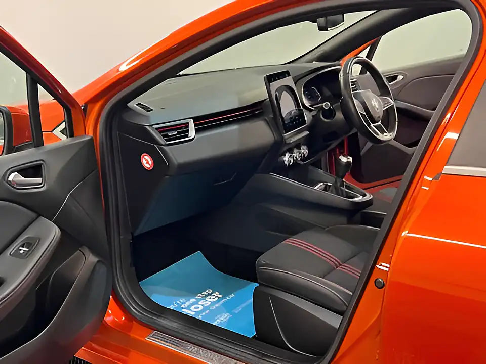 Used 2026 Renault Clio RS Line Bose Valencia Orange - Interior and Exterior details 11