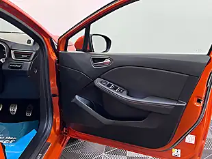 Used 2026 Renault Clio RS Line Bose Valencia Orange - Interior and Exterior details 16