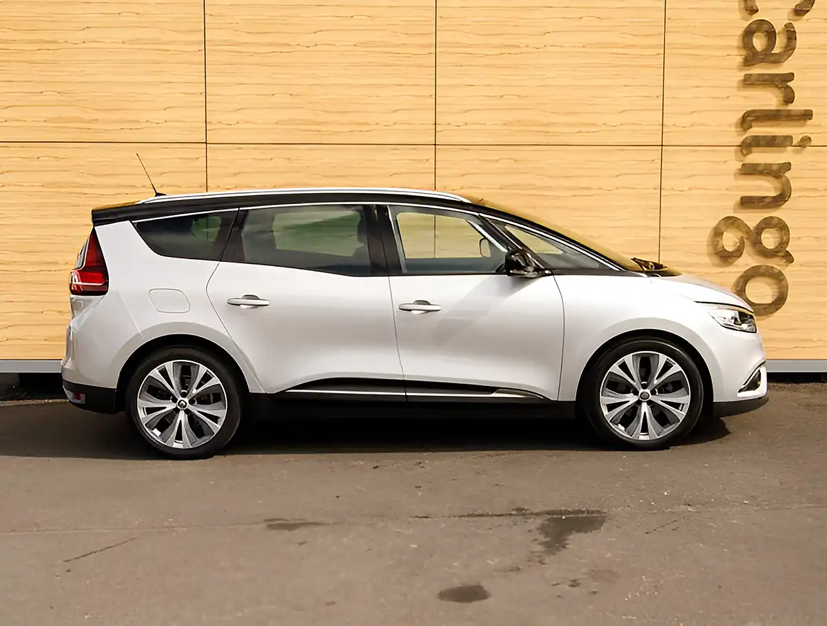 Used 2026 Renault Grand Scenic Signature Silver/Black - Interior and Exterior details 10