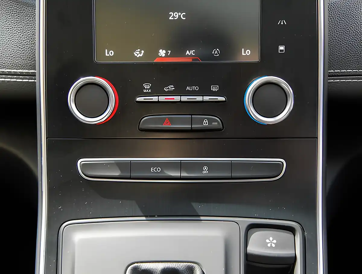 Used 2026 Renault Grand Scenic Signature Silver/Black - Interior and Exterior details 19
