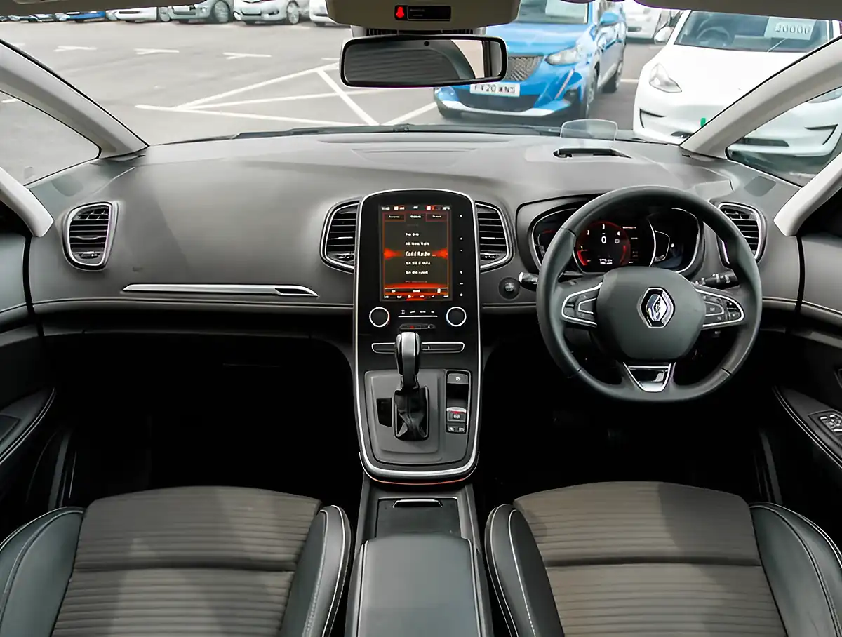 Used 2026 Renault Grand Scenic Signature Silver/Black - Interior and Exterior details 3