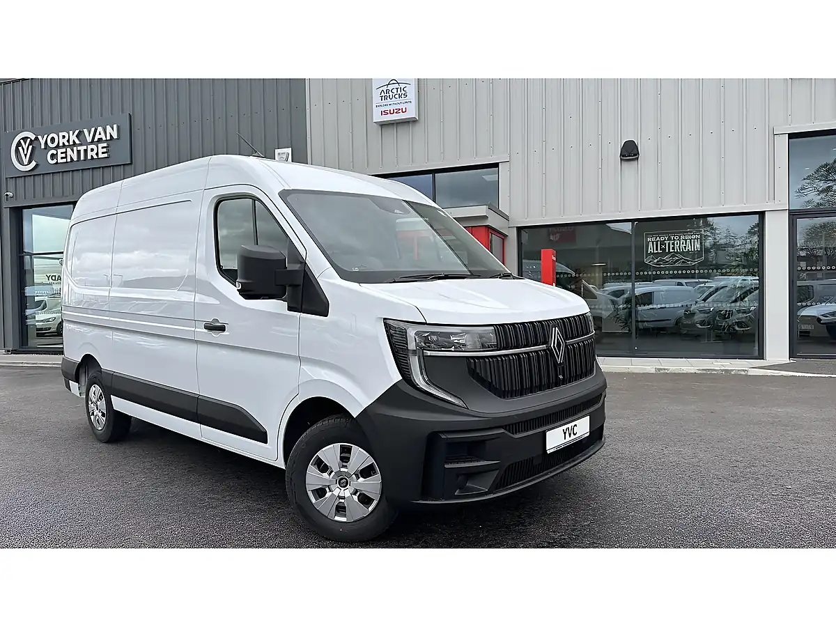Used 2026 Renault Master Advance Mineral White - Front View