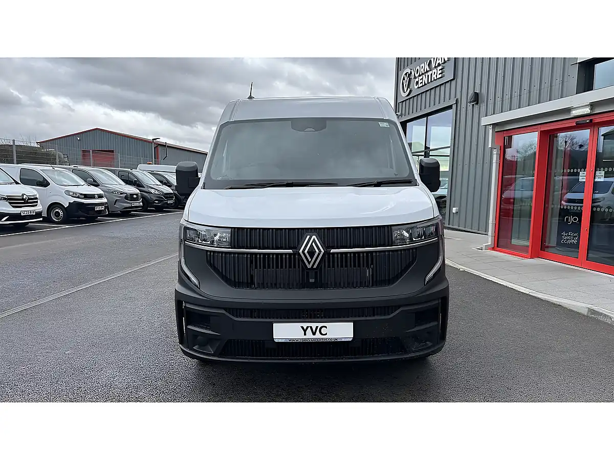 Used 2026 Renault Master Advance Mineral White - Interior and Exterior details 11