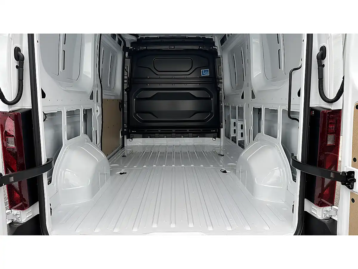 Used 2026 Renault Master Advance Mineral White - Interior and Exterior details 14