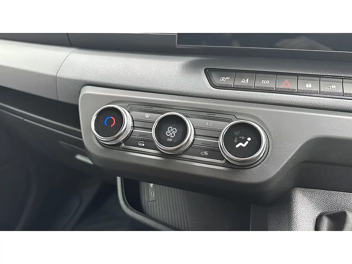 Used 2026 Renault Master Advance Mineral White - Interior and Exterior details 4