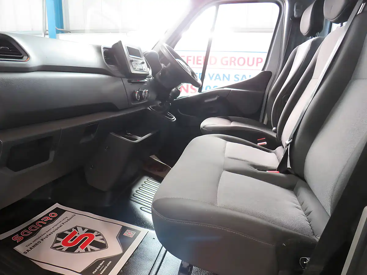 Used 2026 Renault Master ML35 Business Dropside White - Interior and Exterior details 12