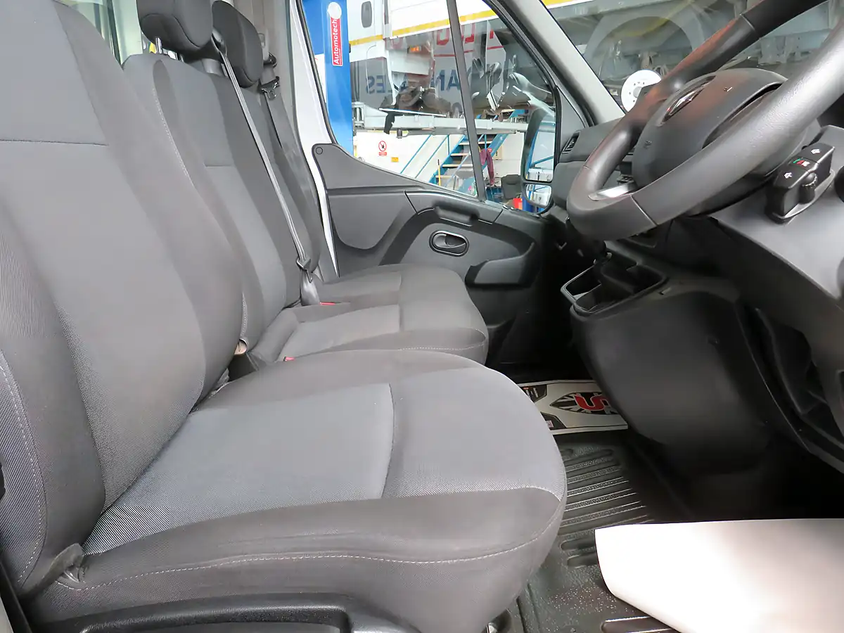 Used 2026 Renault Master ML35 Business Dropside White - Interior and Exterior details 8