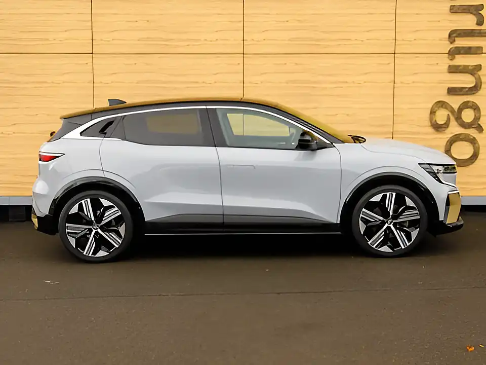 Used 2026 Renault Megane Iconic Grey/Black - Interior and Exterior details 8