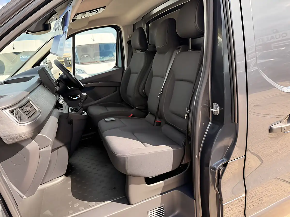 Used 2026 Renault Trafic SL30 Extra Sport Grey - Interior and Exterior details 18