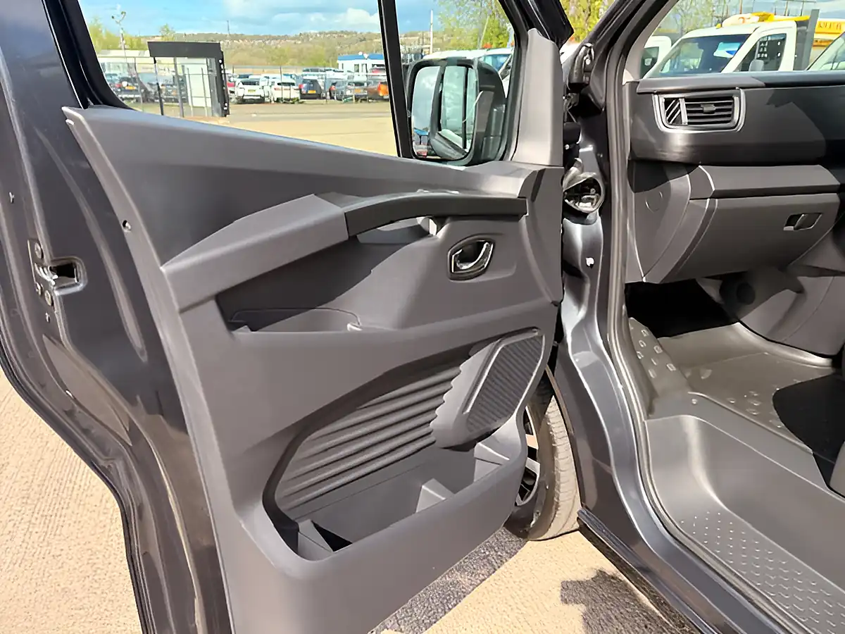Used 2026 Renault Trafic SL30 Extra Sport Grey - Interior and Exterior details 19