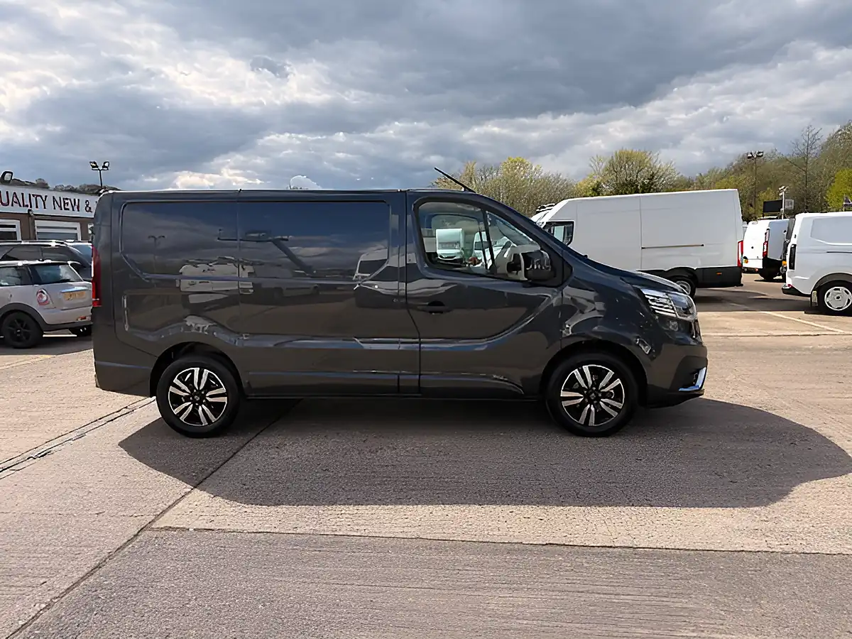 Used 2026 Renault Trafic SL30 Extra Sport Grey - Interior and Exterior details 2
