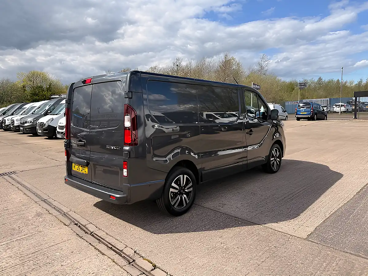 Used 2026 Renault Trafic SL30 Extra Sport Grey - Interior and Exterior details 3