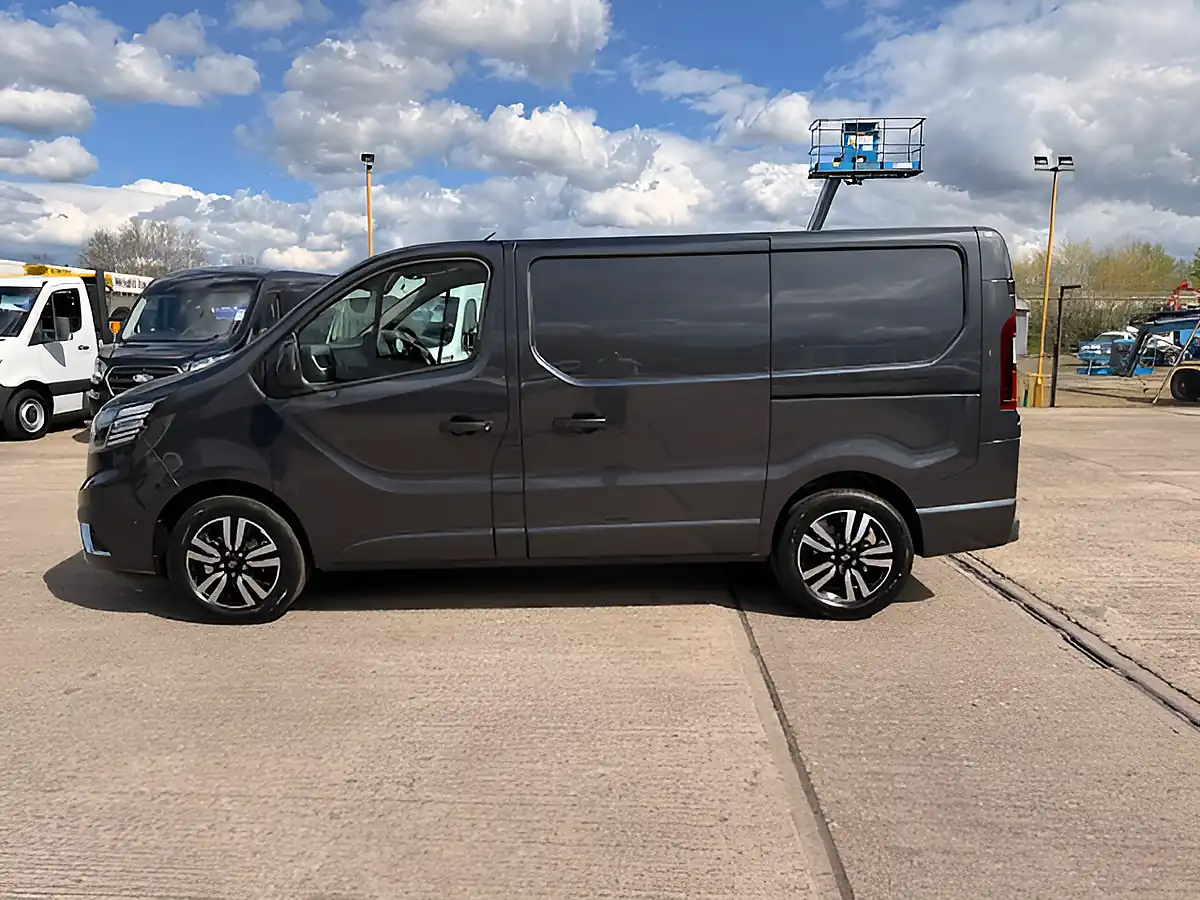 Used 2026 Renault Trafic SL30 Extra Sport Grey - Interior and Exterior details 7