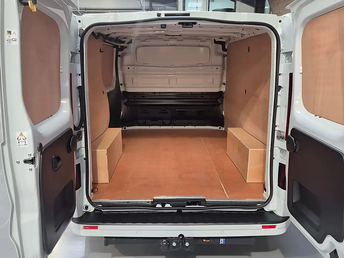 Used 2026 Renault Trafic SL30 Extra White - Interior and Exterior details 12