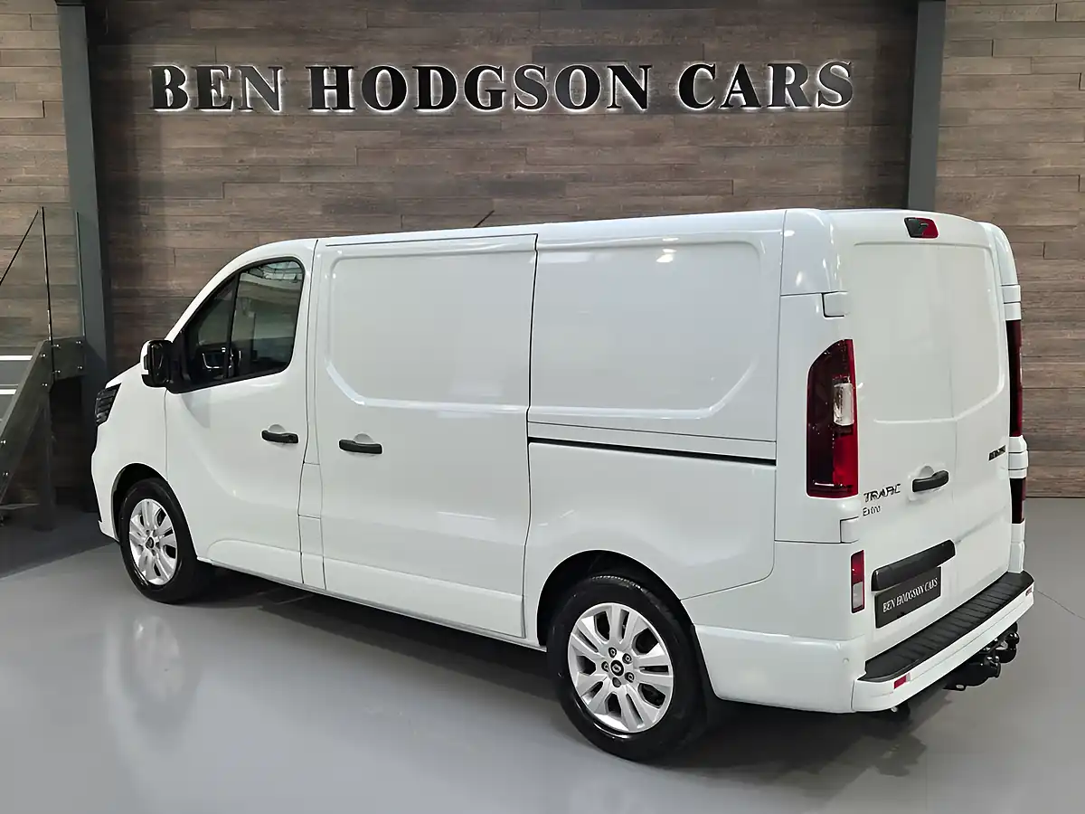 Used 2026 Renault Trafic SL30 Extra White - Interior and Exterior details 7