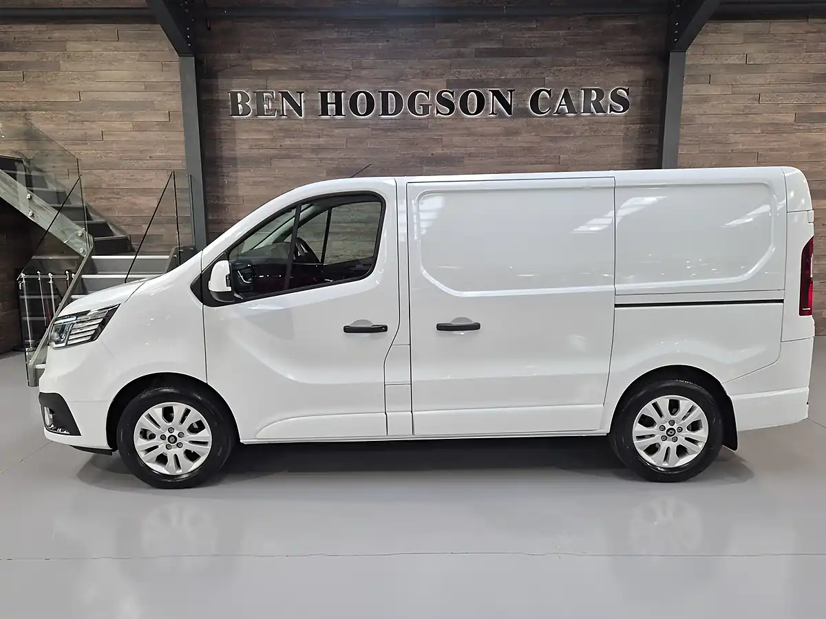 Used 2026 Renault Trafic SL30 Extra White - Interior and Exterior details 8