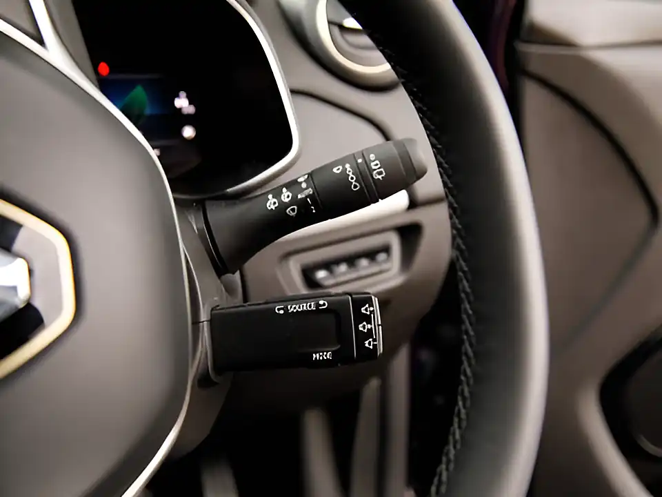 Used 2026 Renault Zoe Iconic Purple - Interior and Exterior details 11