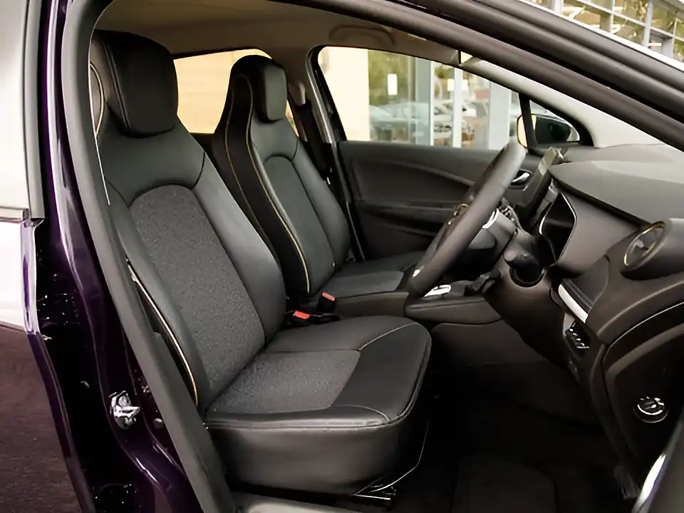 Used 2026 Renault Zoe Iconic Purple - Interior and Exterior details 18
