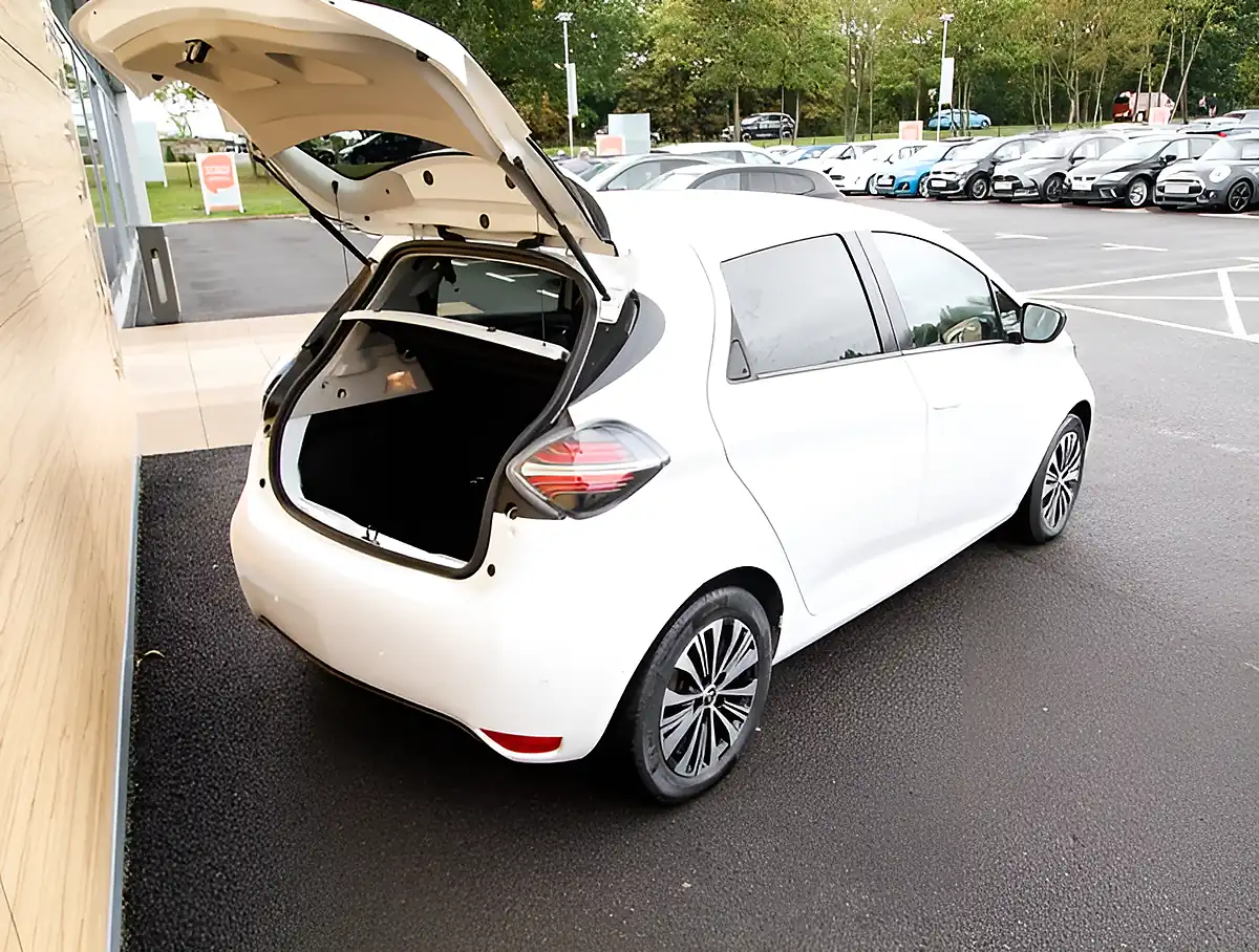 Used 2026 Renault Zoe Techno White - Interior and Exterior details 20