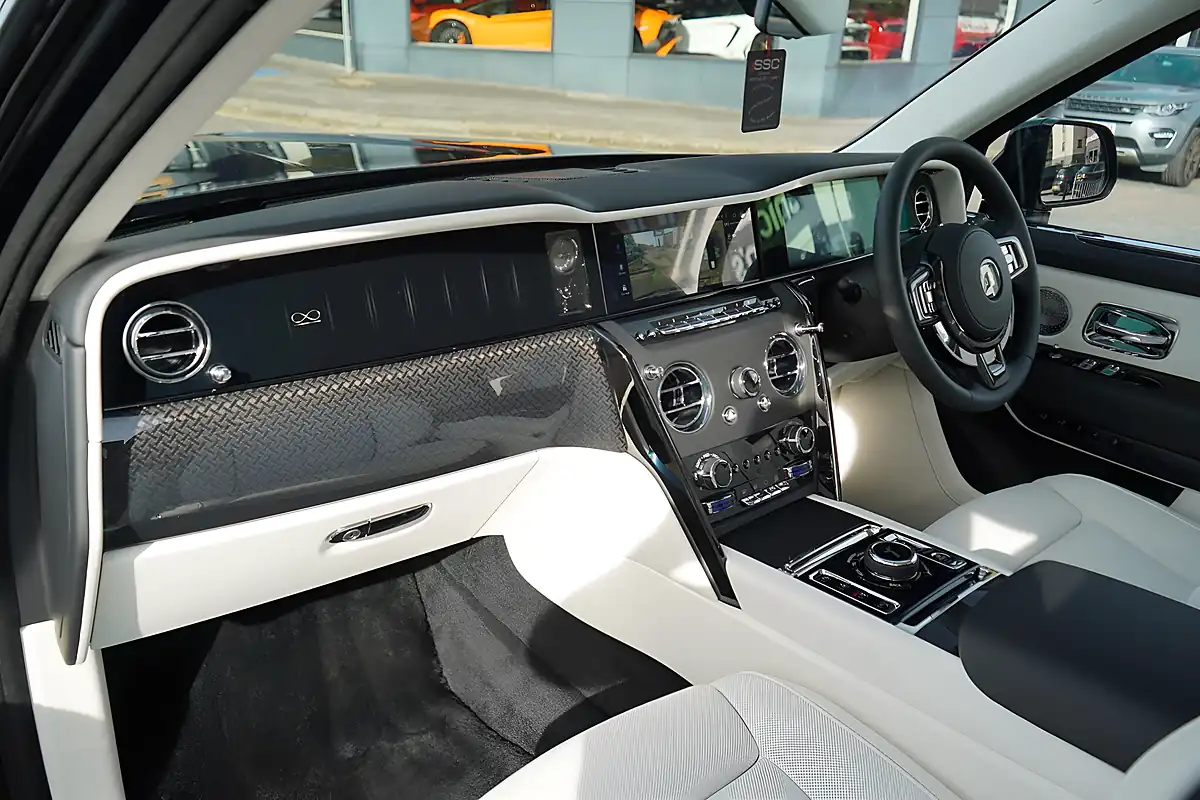 Used 2026 Rolls-Royce Cullinan Series Ii Black Badge Black - Interior and Exterior details 17