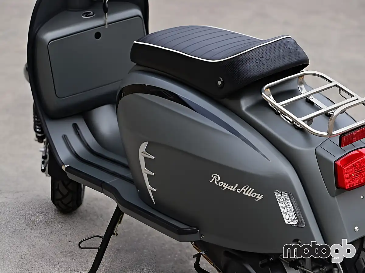 Used 2026 Royal Alloy GT 125 Grey - Interior and Exterior details 13