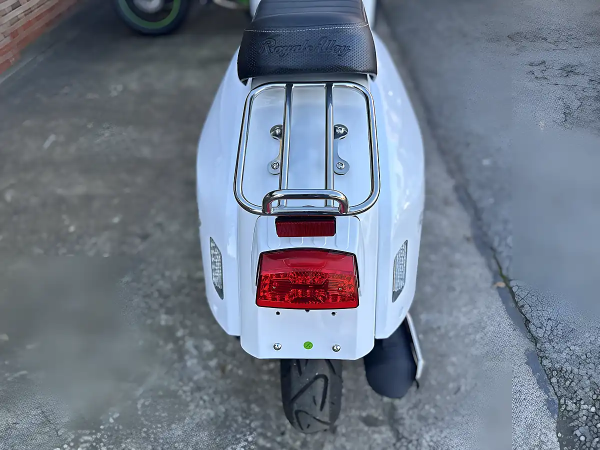 Used 2026 Royal Alloy GT125 Ac Cbs White - Interior and Exterior details 18