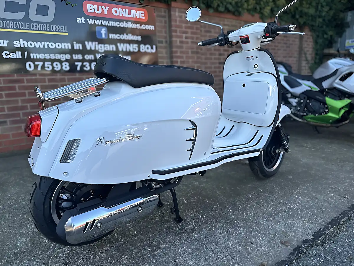 Used 2026 Royal Alloy GT125 Ac Cbs White - Interior and Exterior details 3