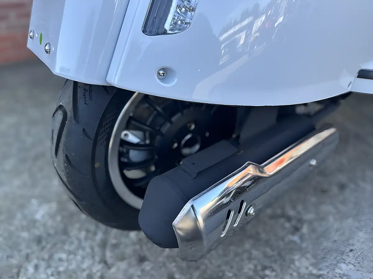 Used 2026 Royal Alloy GT125 Ac Cbs White - Interior and Exterior details 4