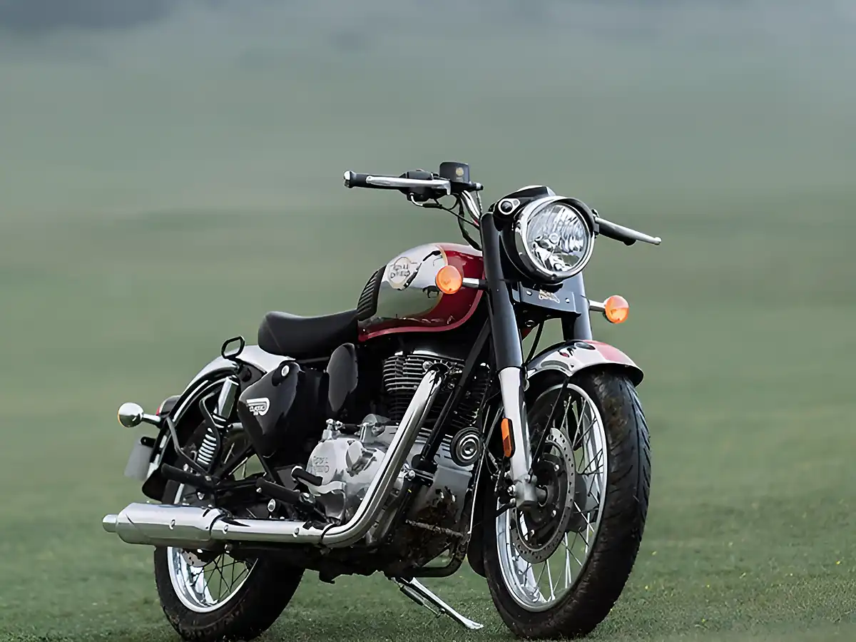 Used 2026 Royal Enfield Classic 350 Stealth Black - Interior and Exterior details 12