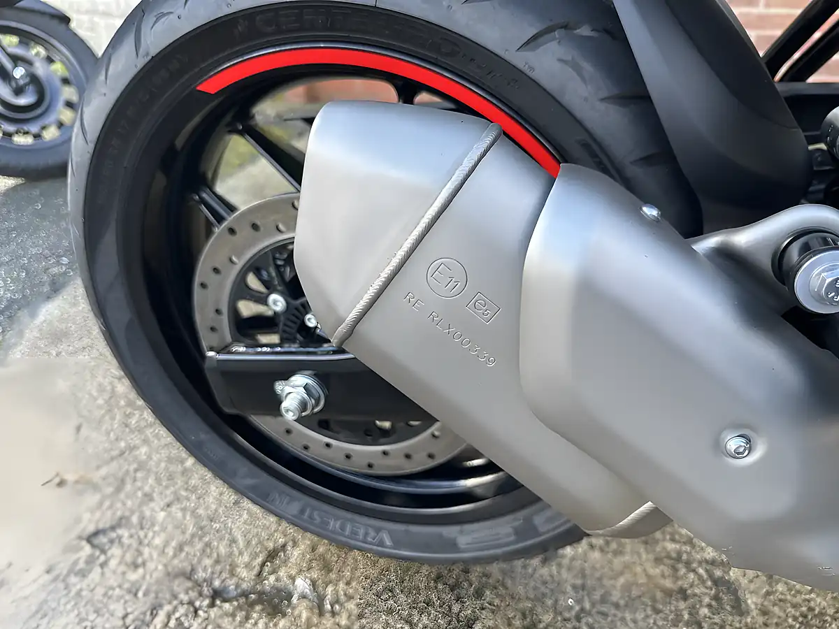 Used 2026 Royal Enfield Guerrilla 450 Apex Grey and Black - Interior and Exterior details 13