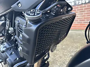 Used 2026 Royal Enfield Guerrilla 450 Apex Grey and Black - Interior and Exterior details 16
