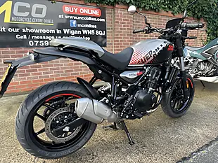 Used 2026 Royal Enfield Guerrilla 450 Apex Grey and Black - Interior and Exterior details 3