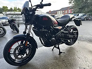 Used 2026 Royal Enfield Guerrilla 450 Apex Grey and Black - Interior and Exterior details 7