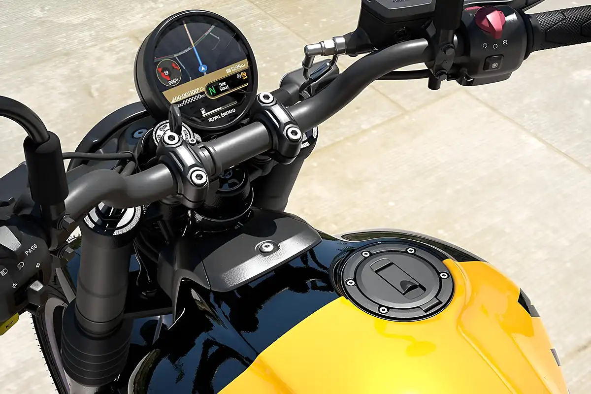 Used 2026 Royal Enfield Guerrilla 450 Playa Black - Interior and Exterior details 7