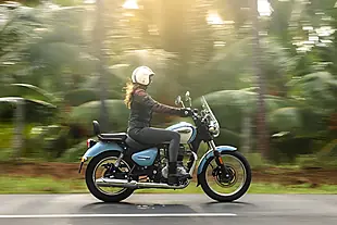 Used 2026 Royal Enfield Meteor 350 Fireball Fireball Orange - Interior and Exterior details 4