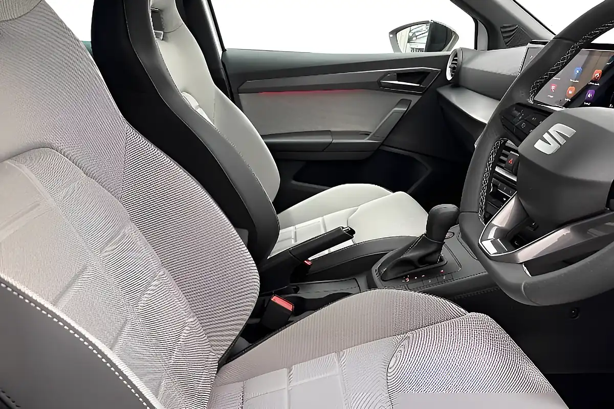 Used 2026 SEAT Arona Fr Sport White - Interior and Exterior details 12